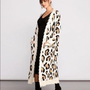 STYLISHLY SPOTTED LEOPARD PRINT DUSTER
